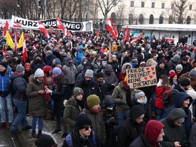 A magyar média hallgat a többezres lezárásellenes bécsi tüntetésről
