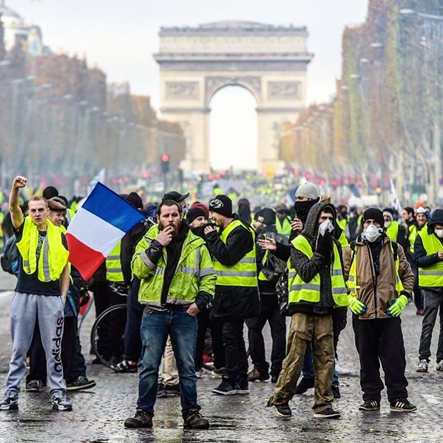 #giletjaunes Instagram: @st_art_revolution_rock<br />