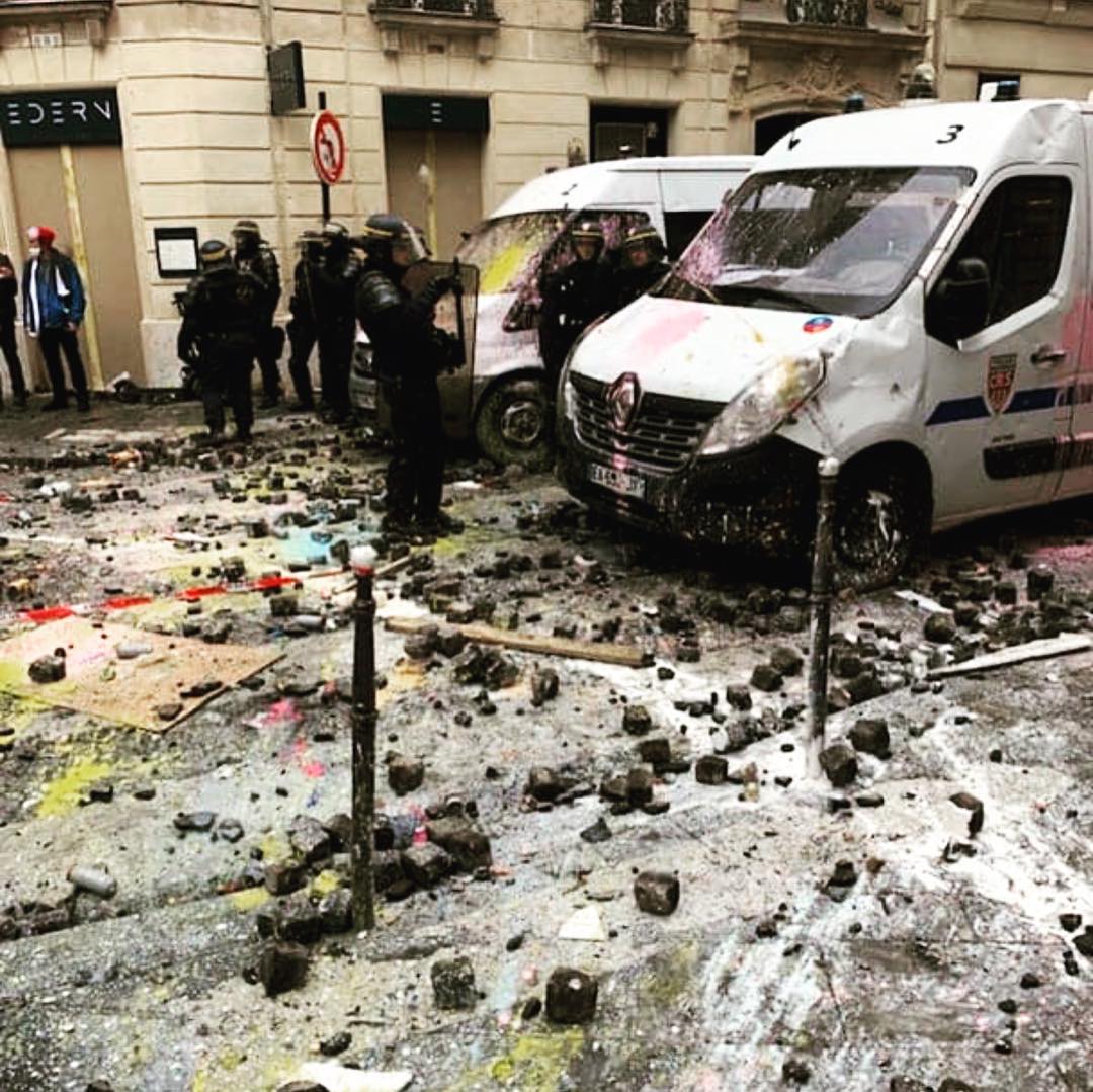 #giletjaunes Instagram: @soutienauxforcesdelordre<br />