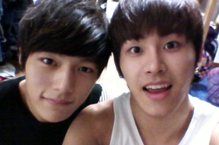 Hoya Twitter update x Myung Soo (2011.10.27.)