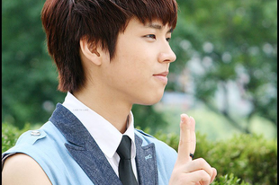 Woo Hyun (2010.06.11. Music Bank mini fan meeting)