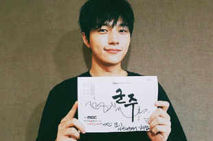 Male K-Pop Idols Who Have Beautiful Handwriting - Myung Soo