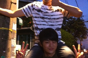 Hoya Twitter update (2012.07.16.)