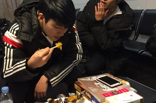 Sung Kyu Twitter update - Woo Hyun & Hoya (2015.03.03.)