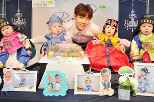 INFINITE’s Sung Kyu Helps Children At Orphanage Celebrate Their First Birthdays