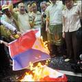 Zászlóégetésekig romlott a tajpeji - manilai viszony, Kína röhög a markába