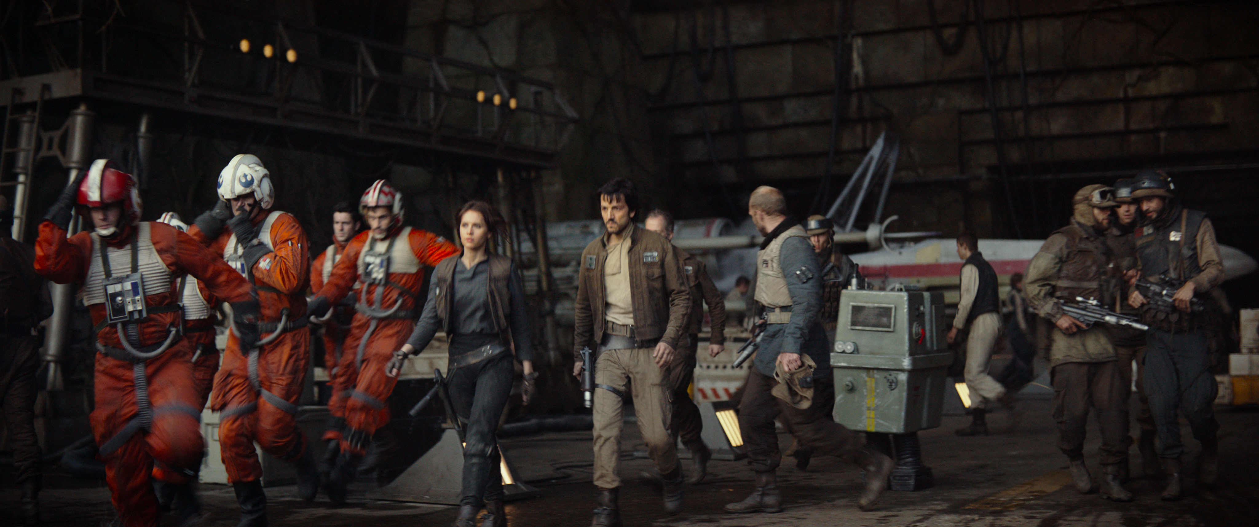 rogue-one-a-star-wars-story-felicity-jones-diego-luna.jpg