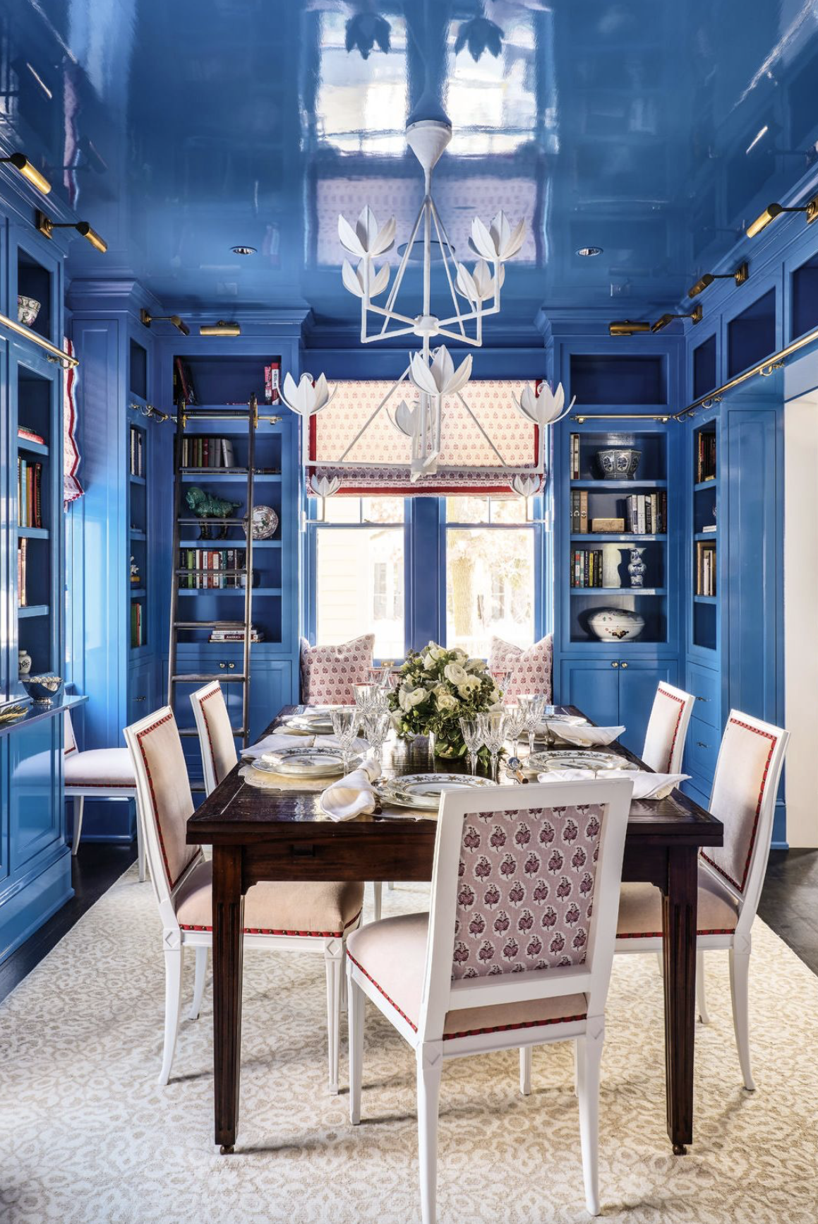 classic-blue-pantone_color-of-year_dining_room-walls.png