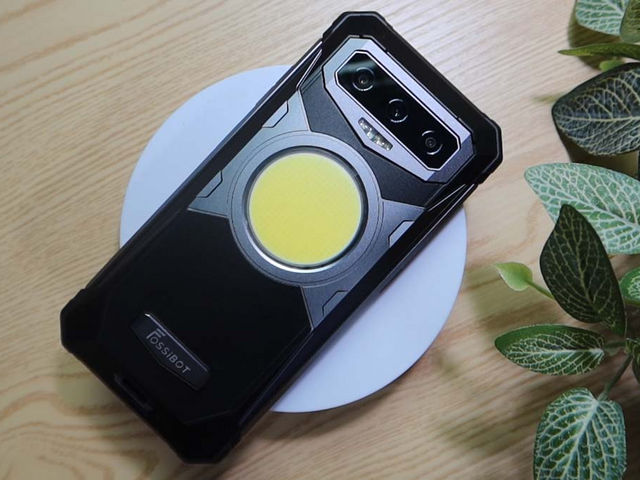 A mobiltelefonok svájcibicskája - FOSSiBOT F102 teszt