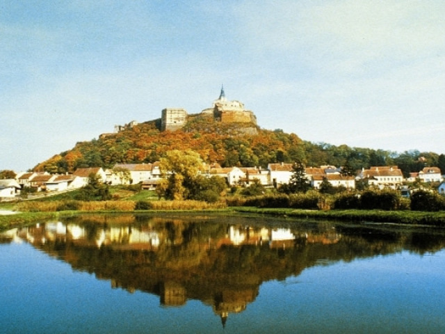 Mesébe illő vár a vulkán tetején - Burg Güssing
