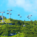 Ez a libegő az esőtől is véd - Hochkarbahn
