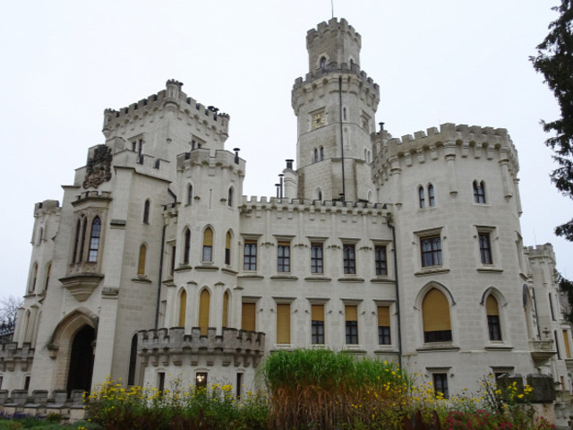 Különleges "tudor" kastély a Moldva partján - Hluboka
