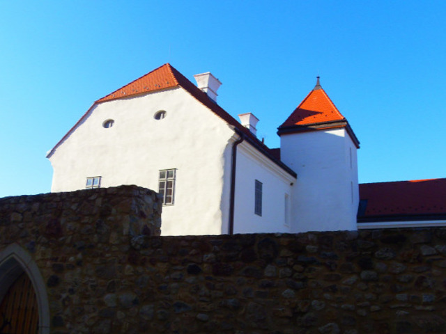 Püspöki udvarházból nőtt nagyra a vár - Szászvár