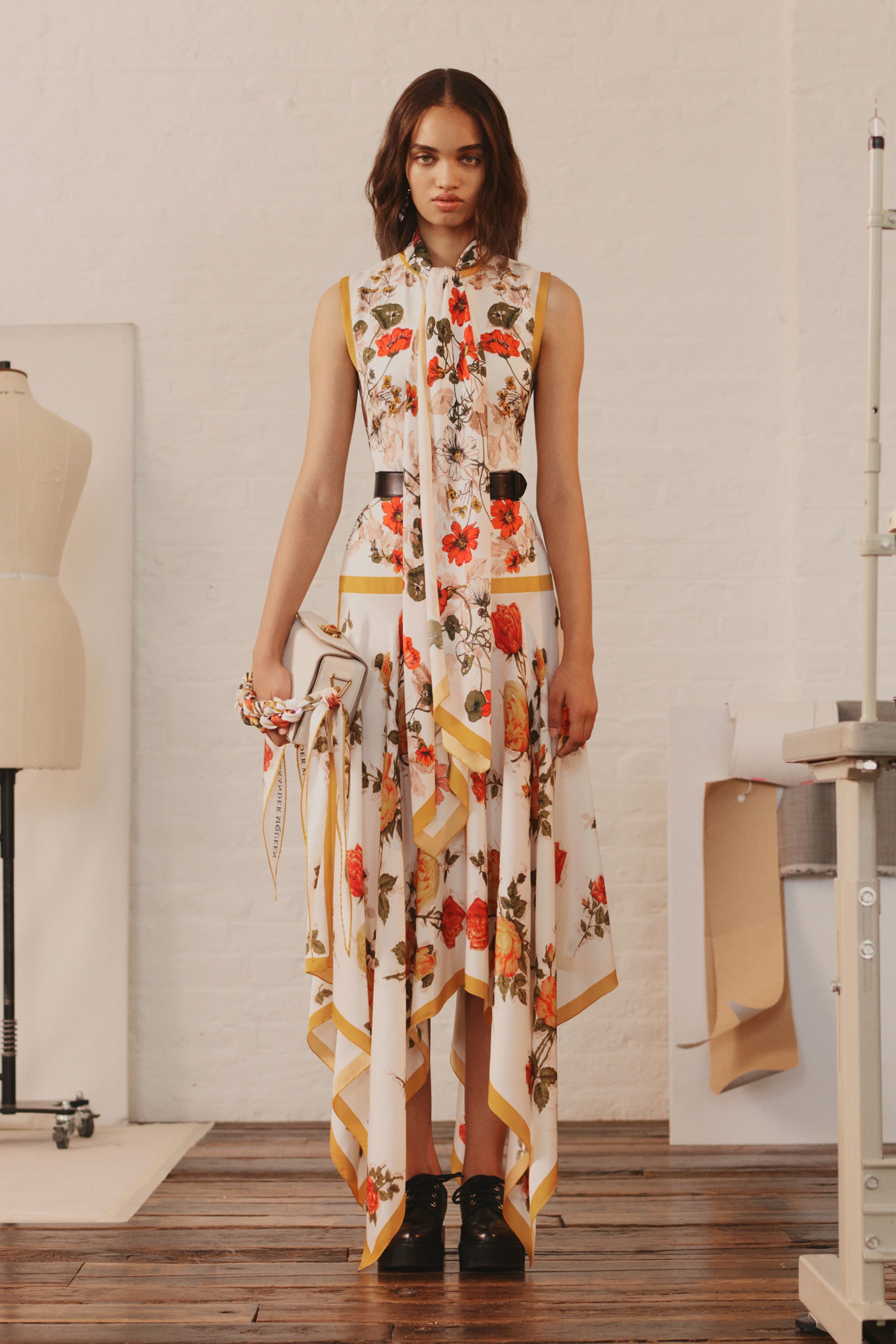 18-alexander-mcqueen-resort-2018.jpg