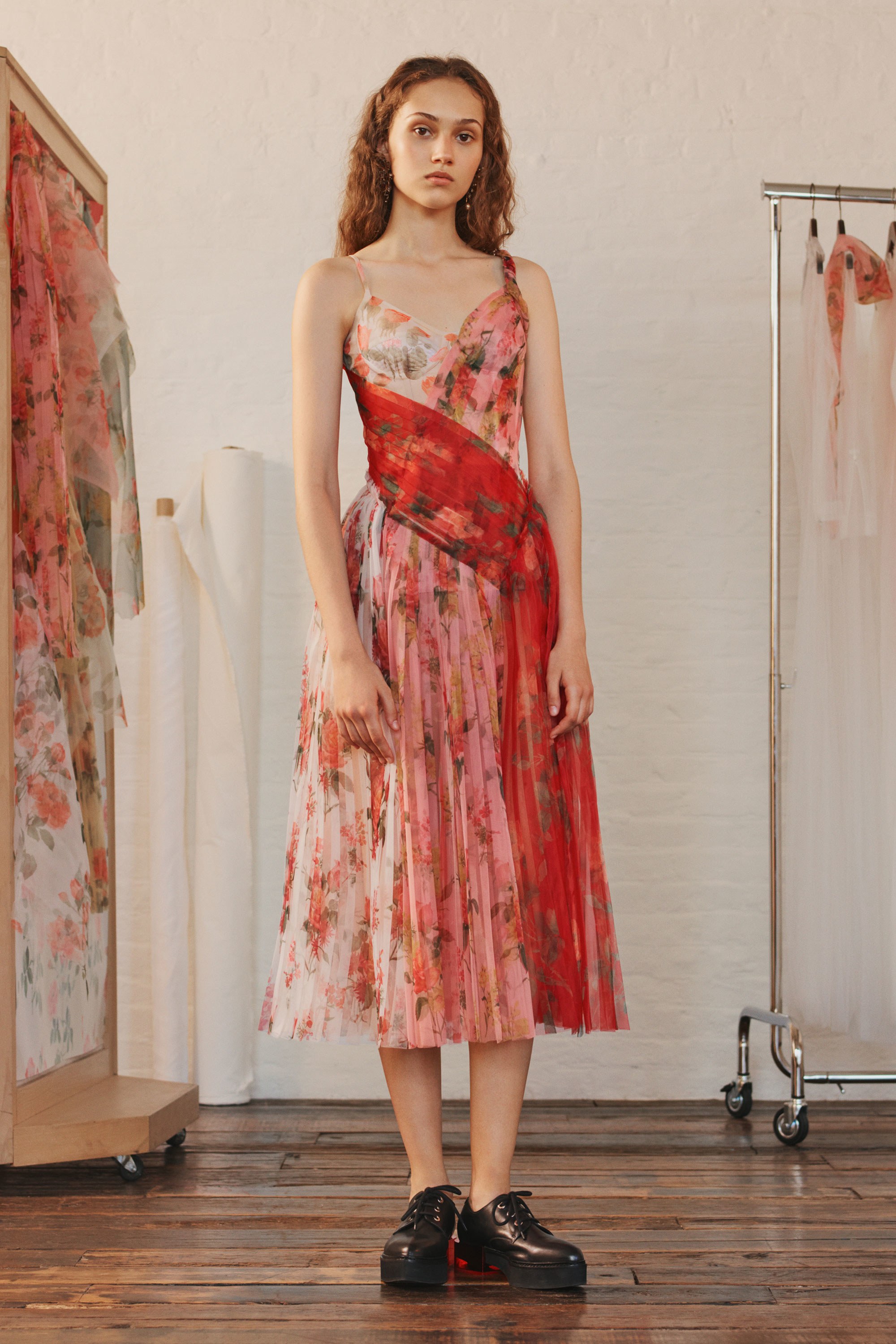 23-alexander-mcqueen-resort-2018_1.jpg