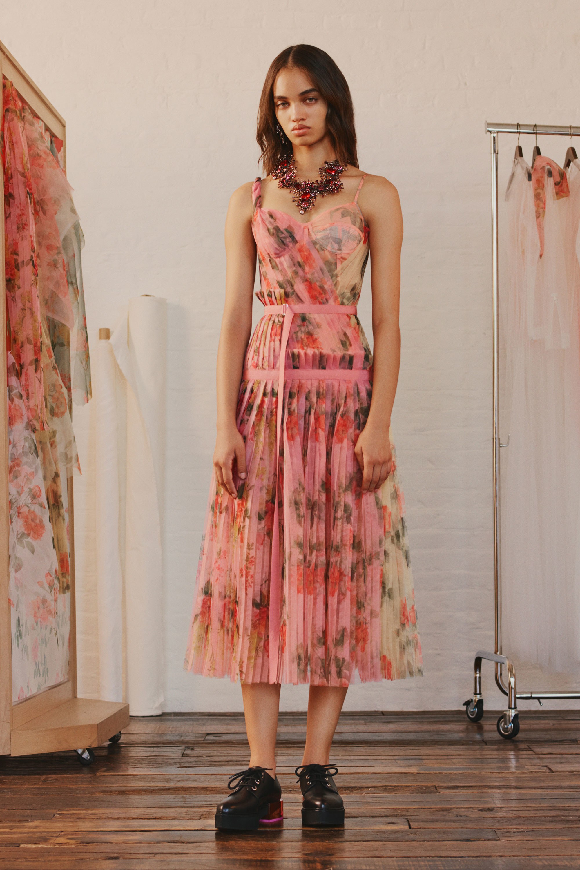 24-alexander-mcqueen-resort-2018.jpg