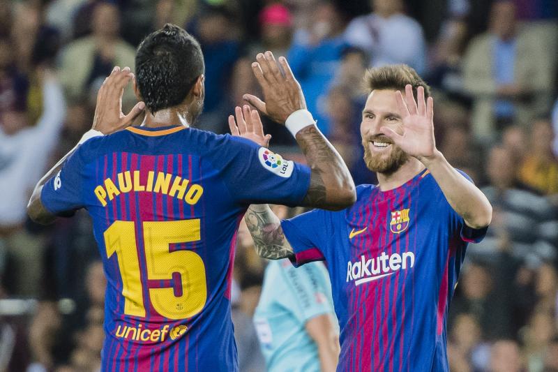 messi_paulinho_barcelona_kislanynagyfoci.jpg