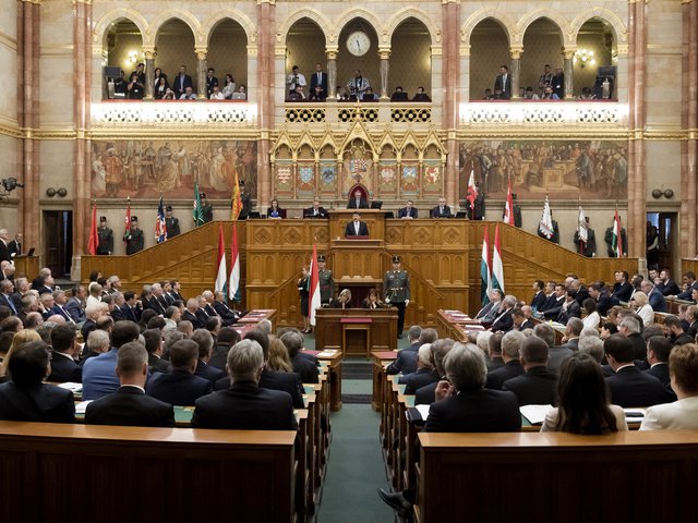 Áder János: Az államférfi a következő nemzedékre gondol, a politikus csak a következő választásokra.