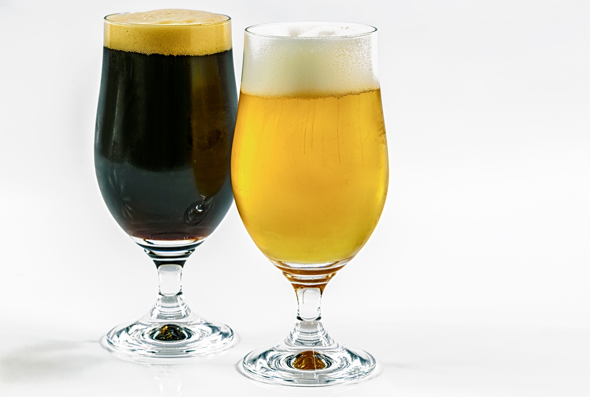 two-types-of-beer-1978012_1920.jpg