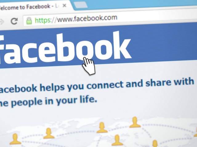 Kitálal a Facebook-moderátor