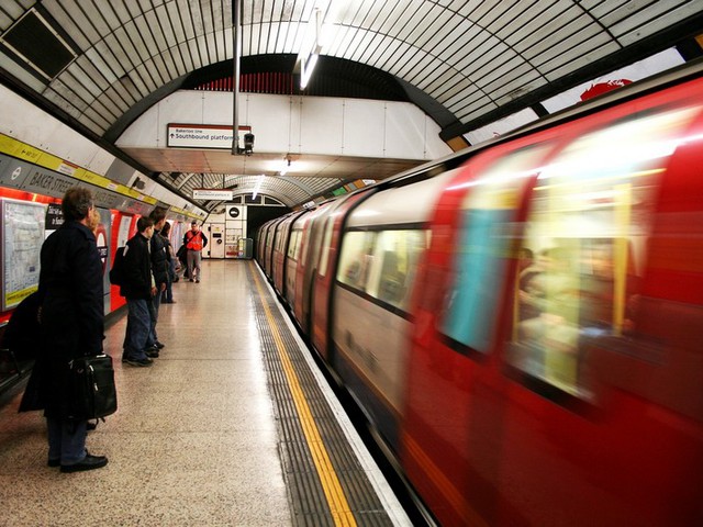 Mindent megtudnak a metrón utazókról