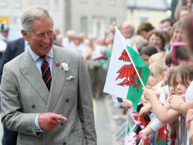 A walesi herceg 50 éve