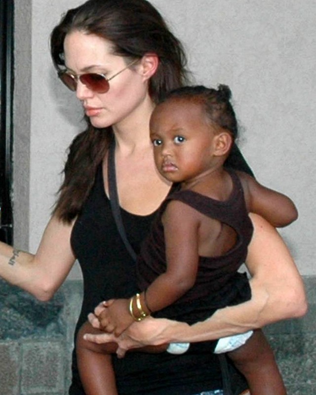 Angelina Jolie és gyerekek.jpg