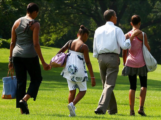 Barack Obama és családja.jpg