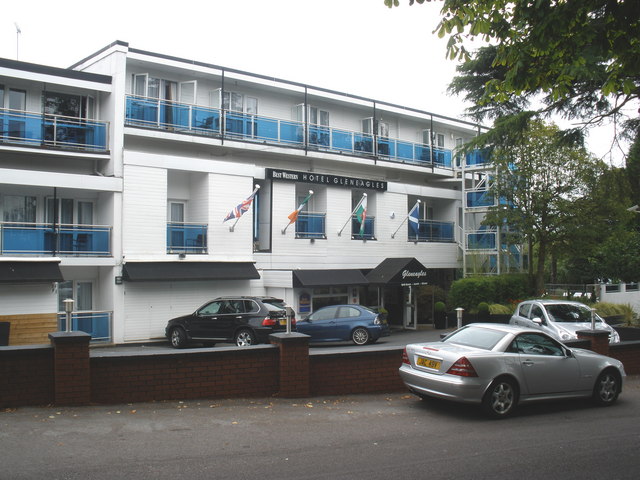 Gleneagles Hotel, Torquay.jpg