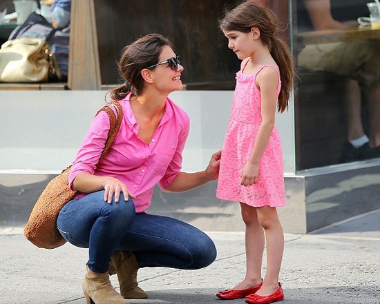 Suri Cruise és Katie Holmes.jpg