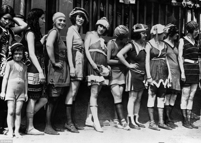 fürdőzők szépségversenye, 20-as évek.jpg