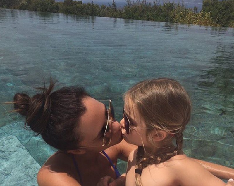 victoria_beckham_harper_csok_1.jpg