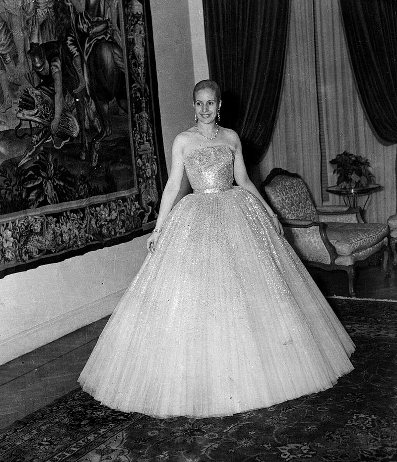 buenos_aires_eva_peron_de_gala_en_fundacion_del_teatro_colon.jpeg