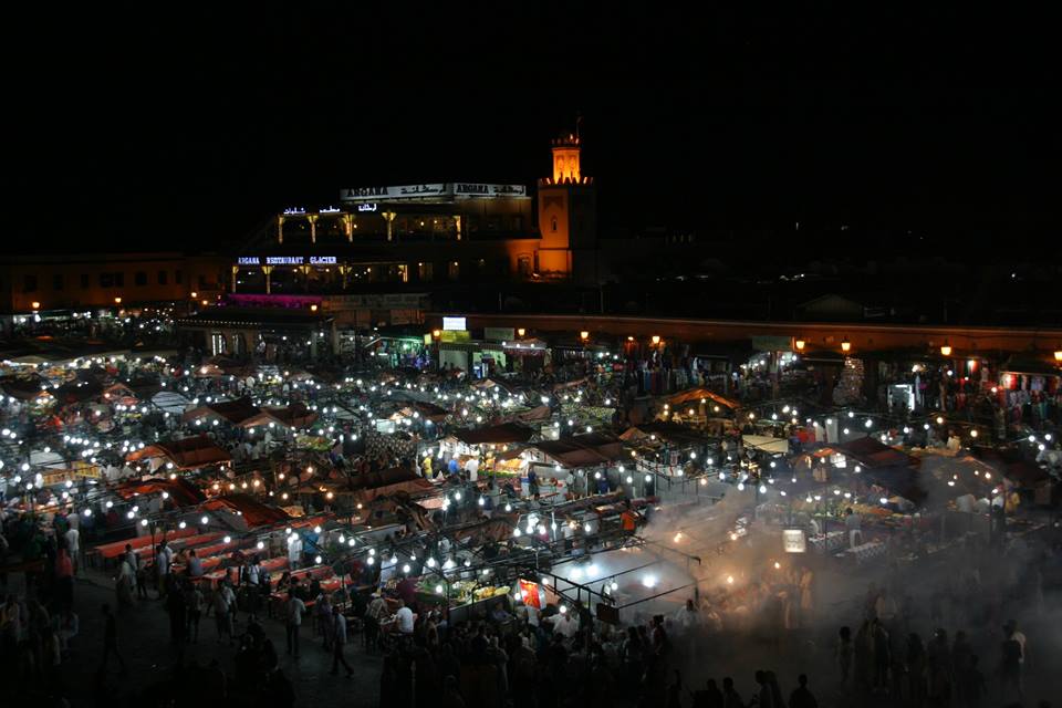 Marrakech világhíres főtere a Jamaa el Fna