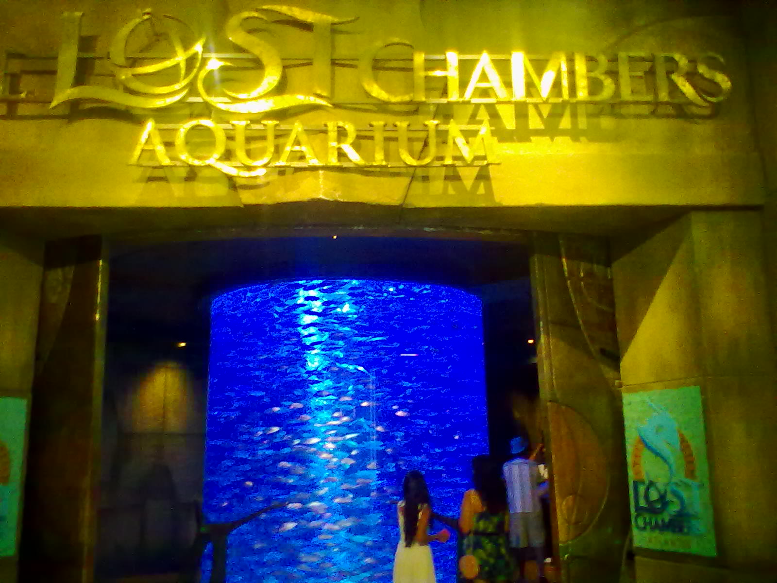 Az Atlantis Hotel akváriumának bejárata 