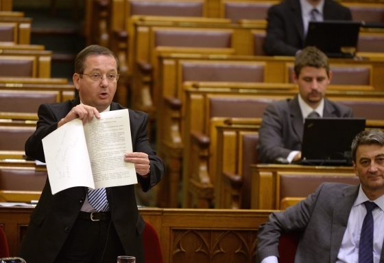 illes_zoltan_parlament.jpg