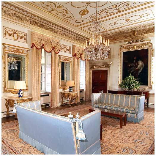 white drawing room fwhite.jpg