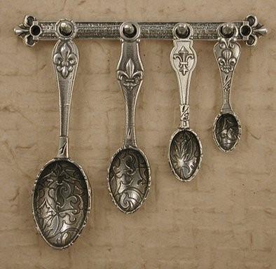 audydum livejournal com tin-woodsman-pewter-fleur-de-lis-measuring-spoons.jpg