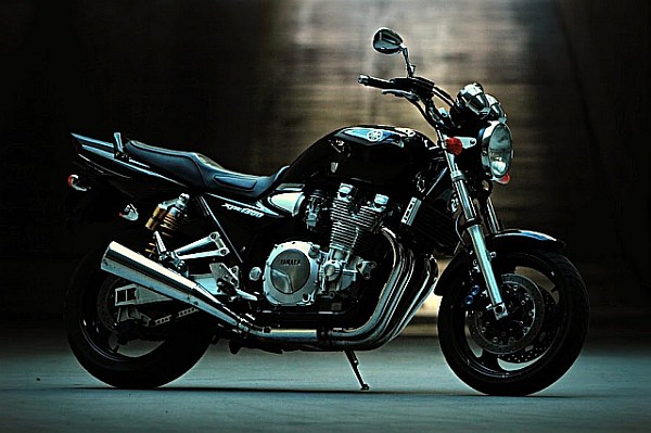 xjr 1300_2000_japan.jpg