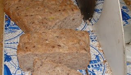 Cukkinis kenyér gluténmentesen, lassú felszívódású szénhidrátokkal