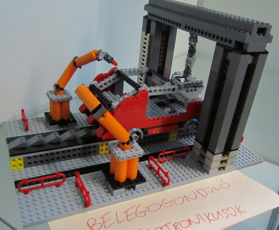 Stefidzsi: Belegondoló legotronikusok 3