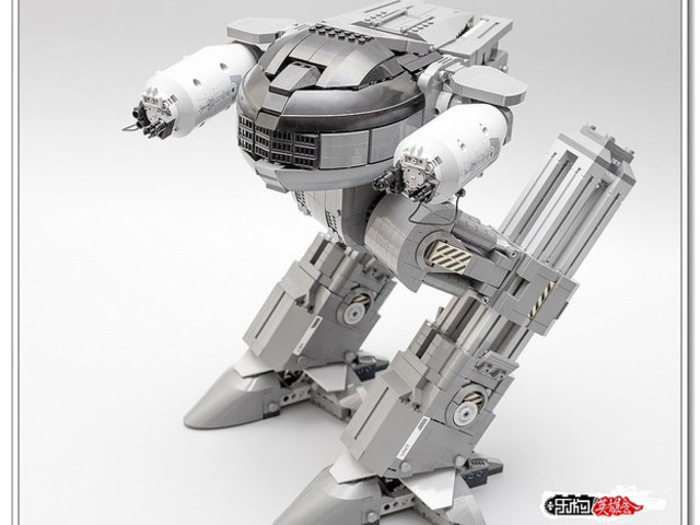 LEGO Robotzsaru ED-209 robot