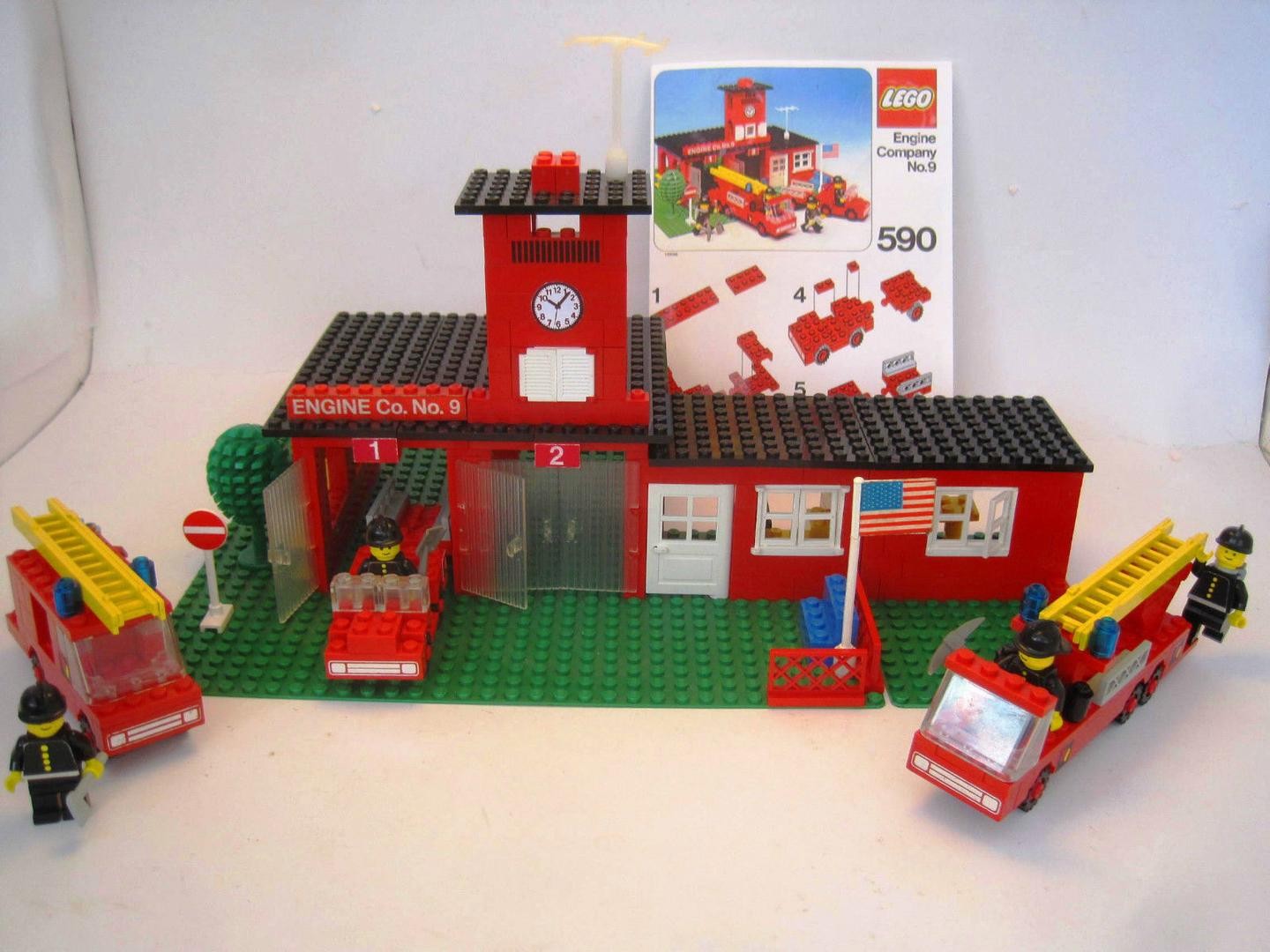 lego-590-fire-station-1978_1_7f8d4b6fccba96ed8aef44758ae3bc42.jpg