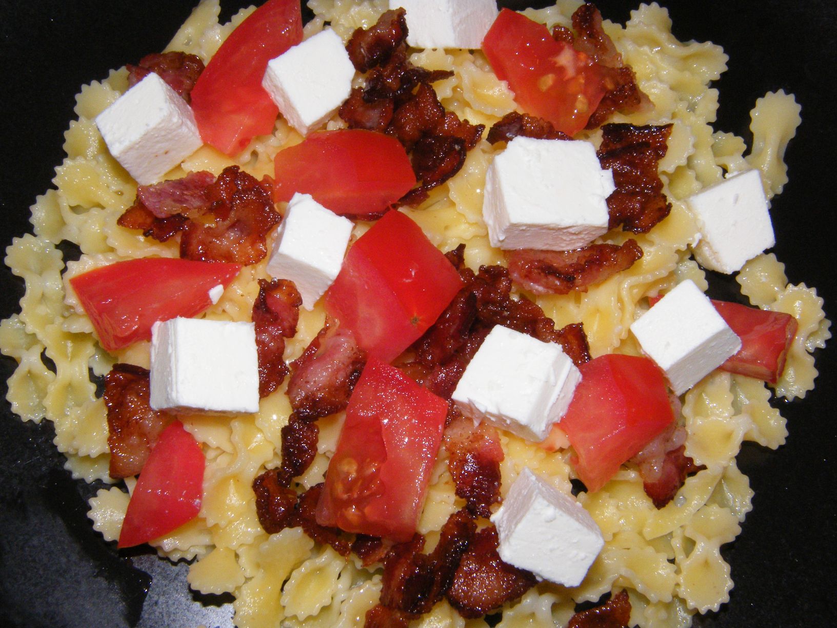 Fetás-baconos tésztasaláta.JPG