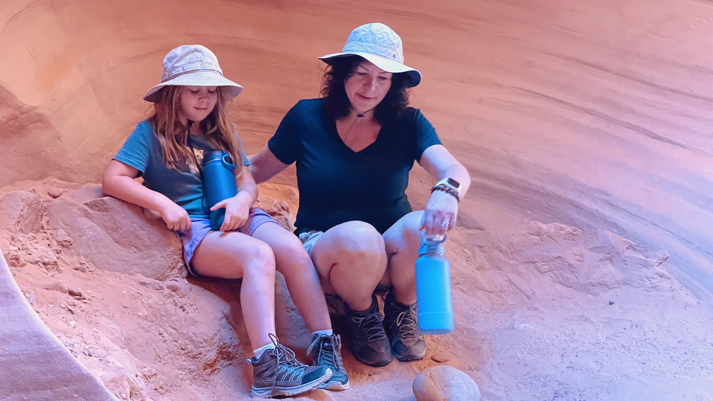 Antelope canyon. A kulacsainkat szertartásosan cipeljük magunkkal mindenhova. 