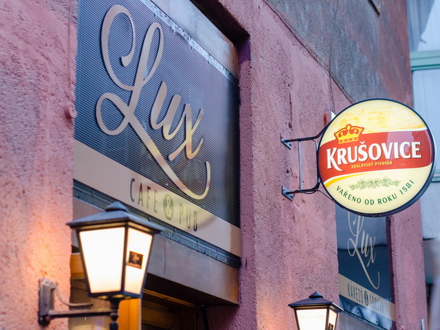 Lux kávézó és sörbár