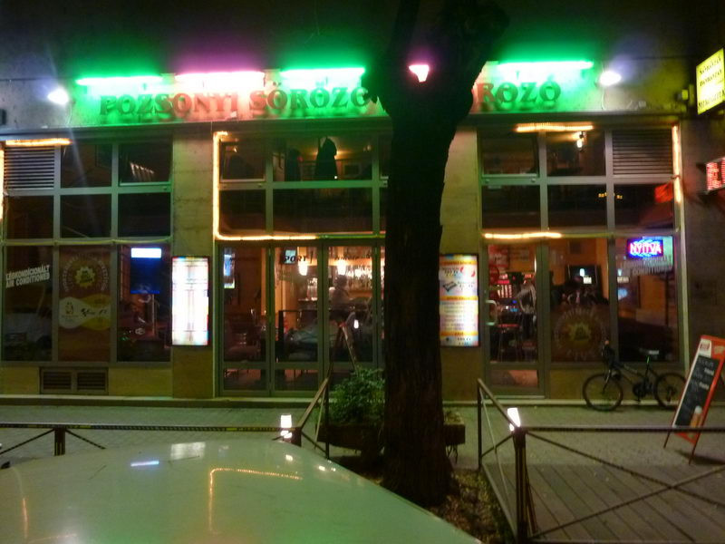 Átlátszó