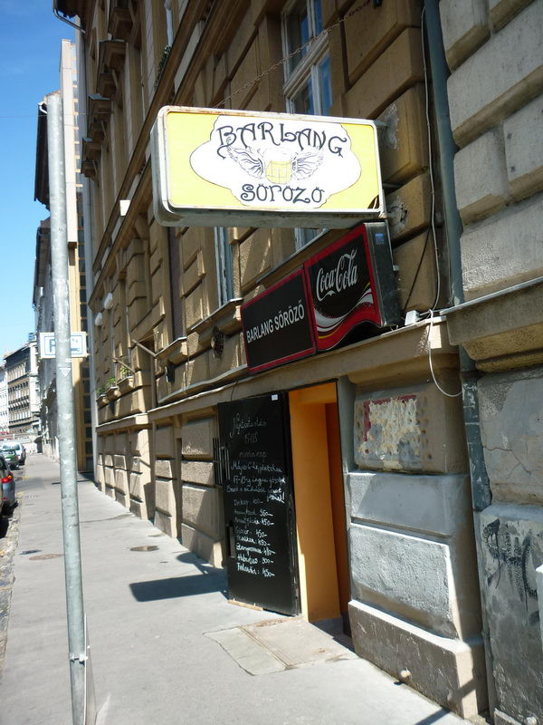Szerényen hivogat