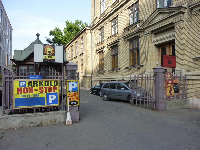 + parkoló