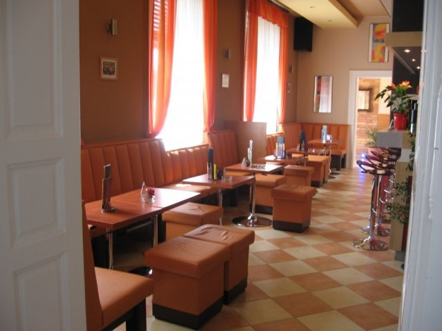 Kávézó